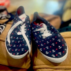 Navy and white tennis shoes